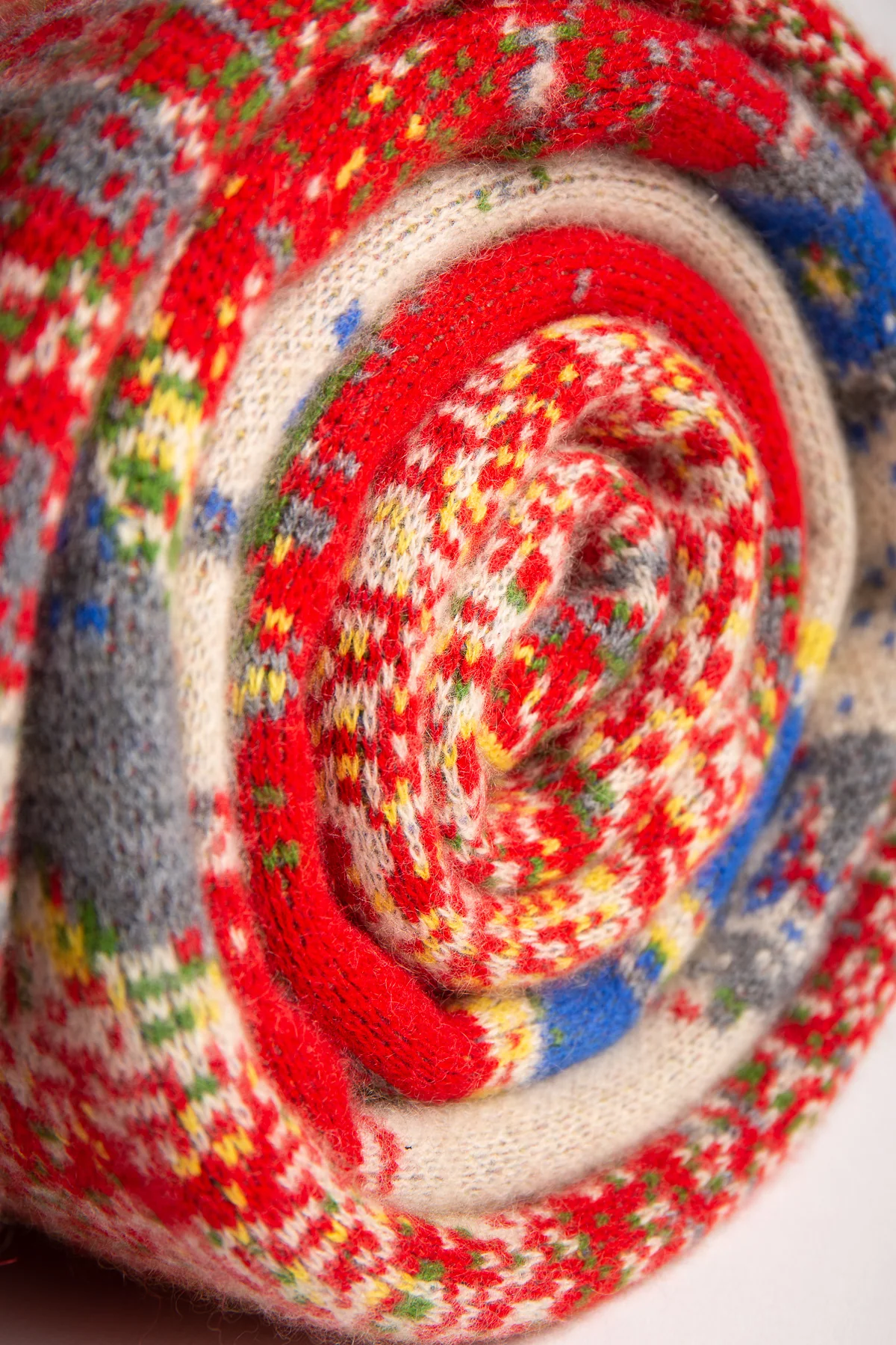SAVED NEW YORK | RED QUEEN BLANKET - Image 4