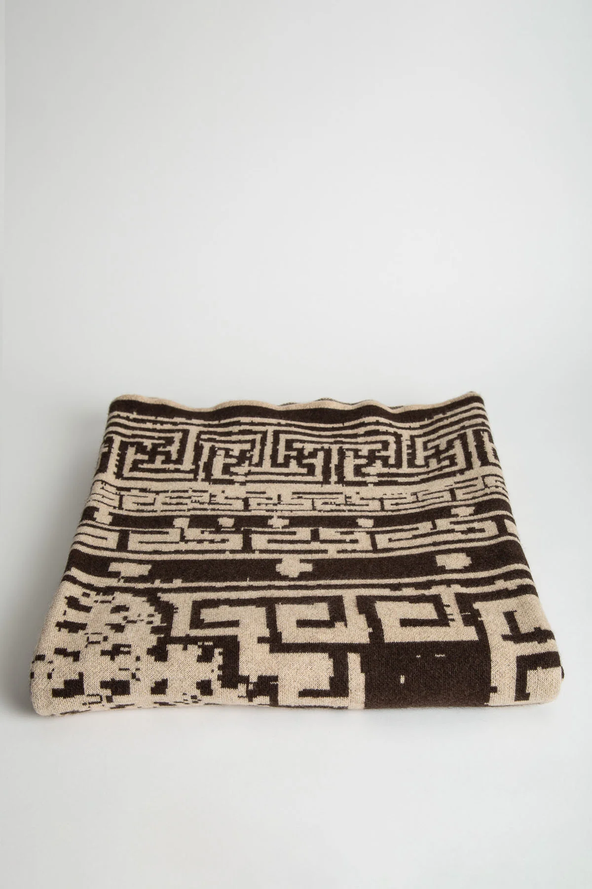 Saved New York | Suinyan Cashmere Blanket - Image 3