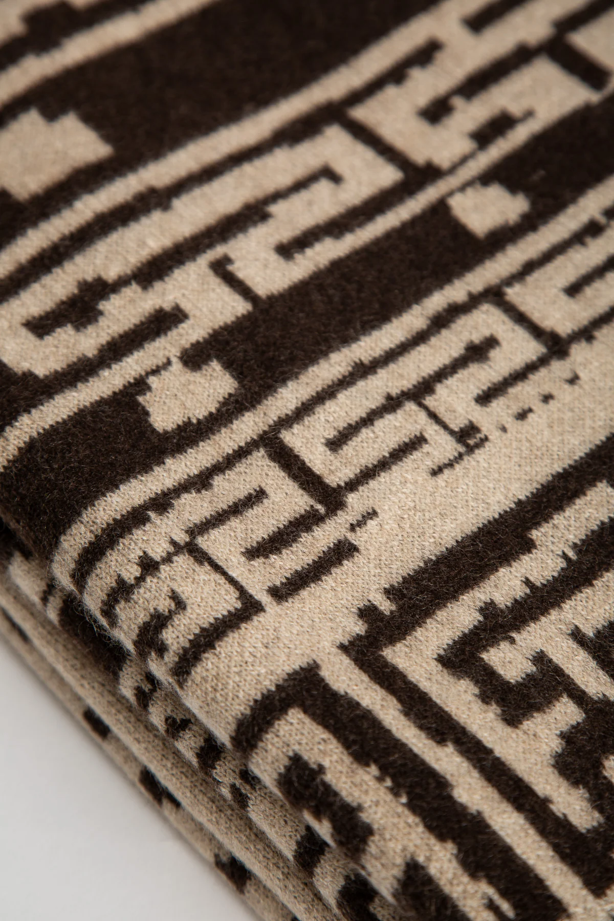Saved New York | Suinyan Cashmere Blanket - Image 4