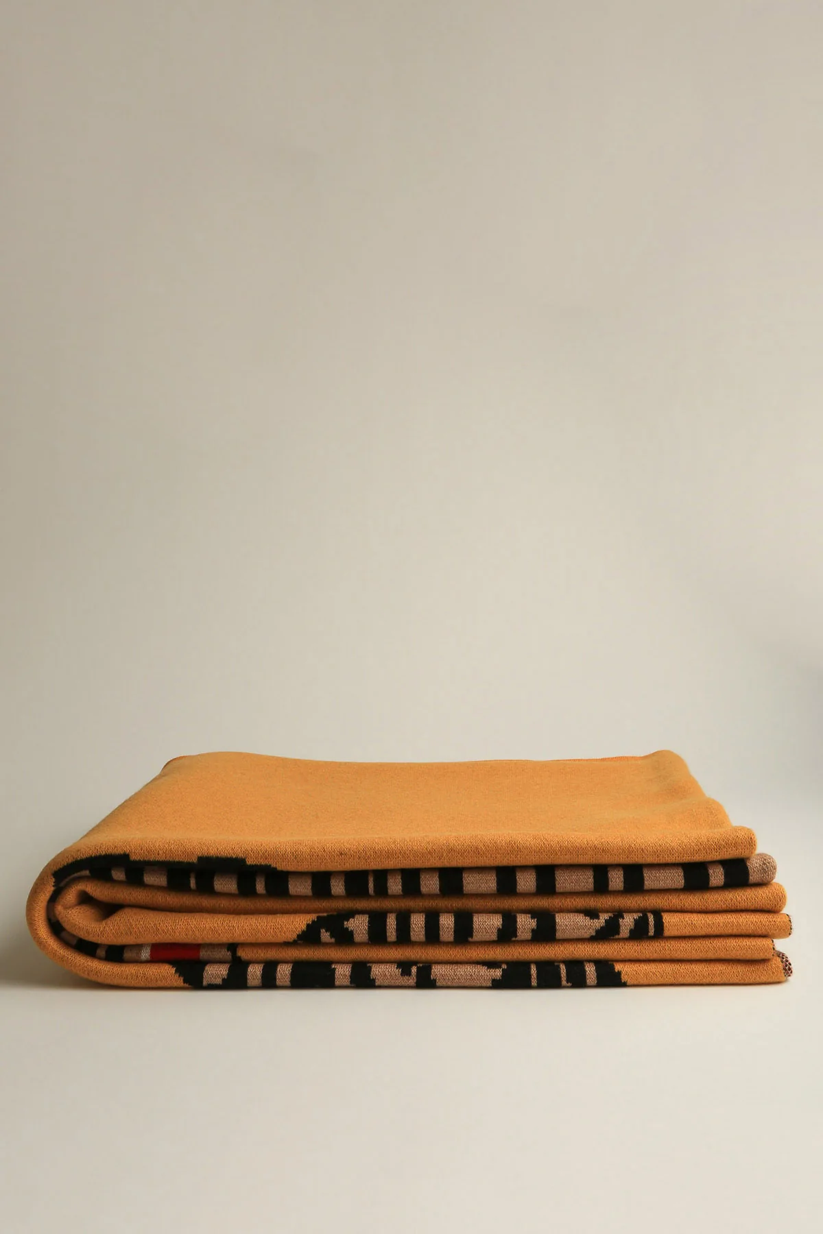 SAVED NEW YORK | TIGER RUG THROW - Image 2