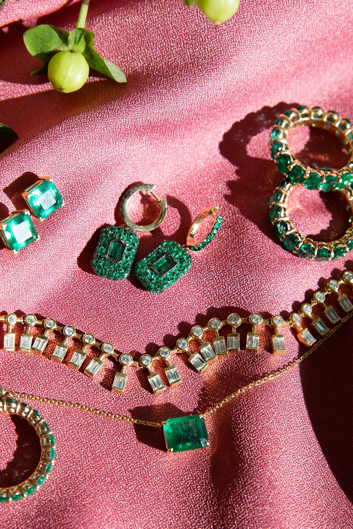 Shay | Dot Dash Emerald & Diamond Choker Necklace - Image 4
