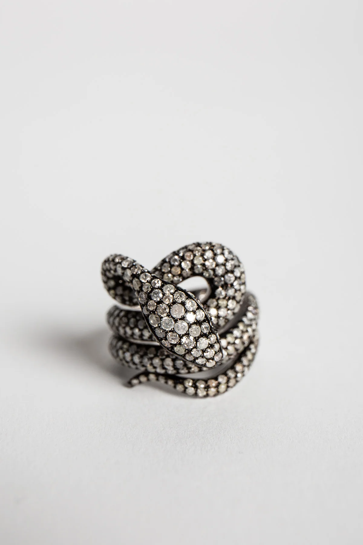 STEFERE | 18K WHITE GOLD 332 DIAMOND SNAKE RING - Image 2