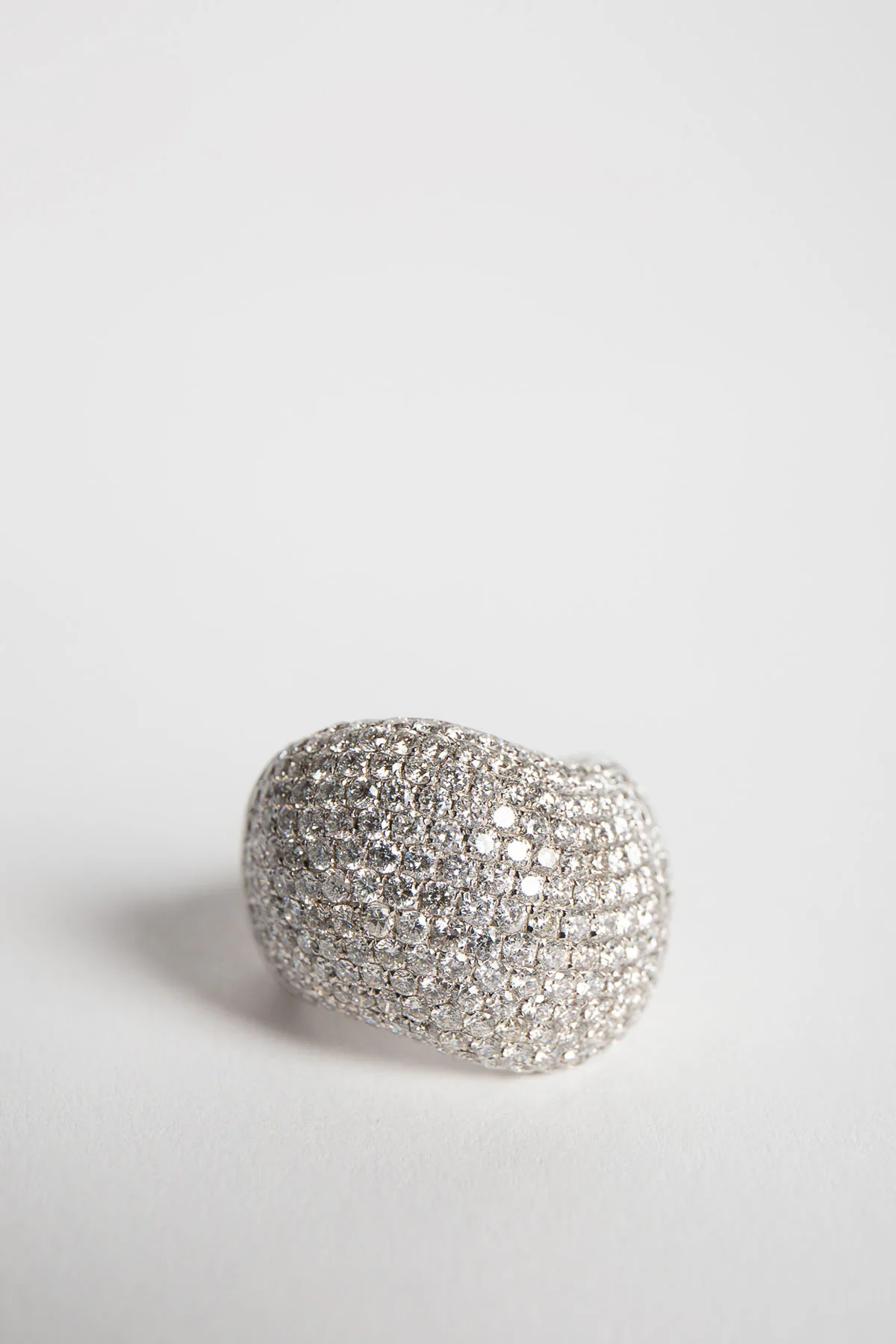 STEFERE | 18K WHITE GOLD & DIAMOND RING