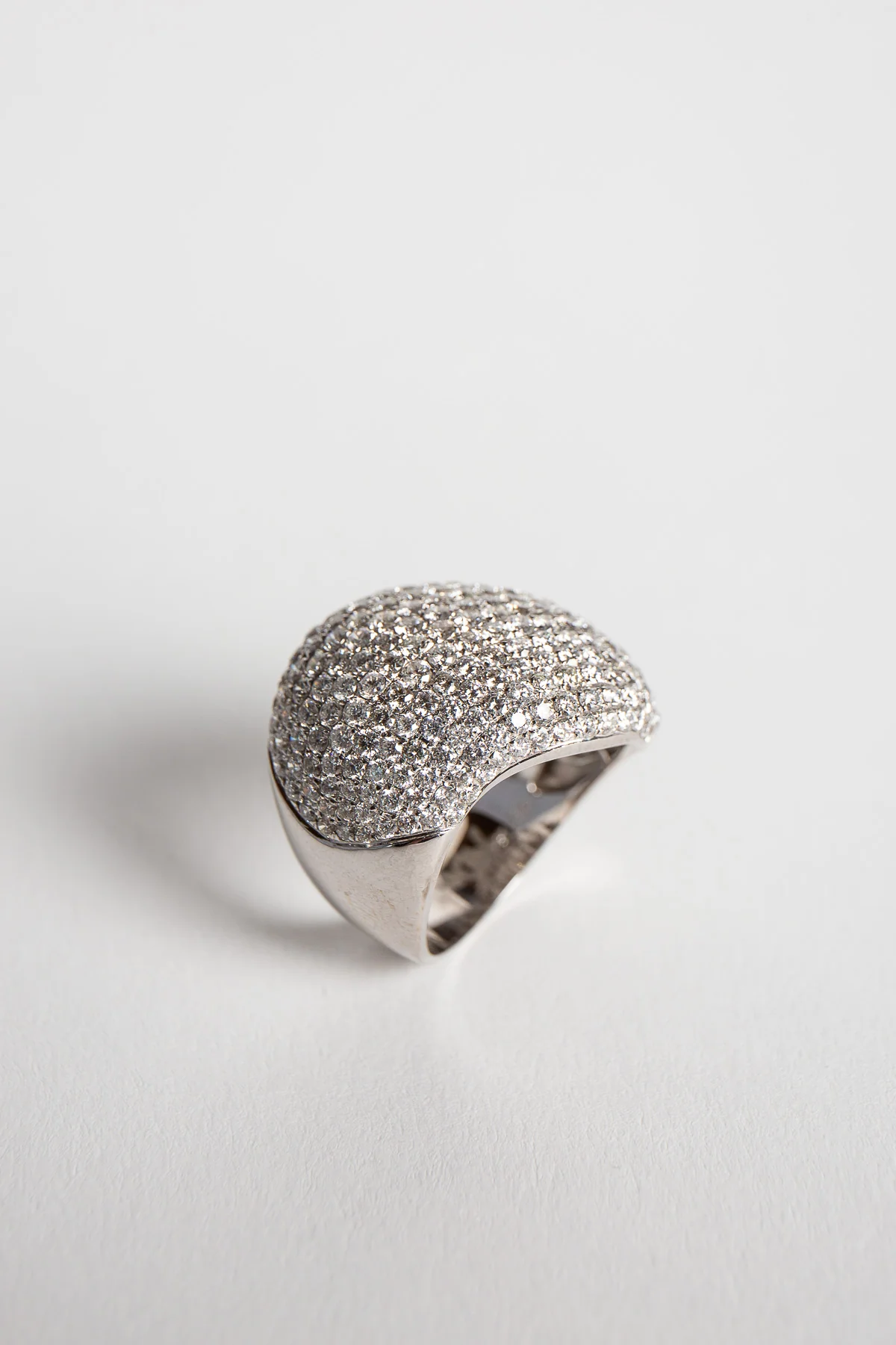 STEFERE | 18K WHITE GOLD & DIAMOND RING - Image 2