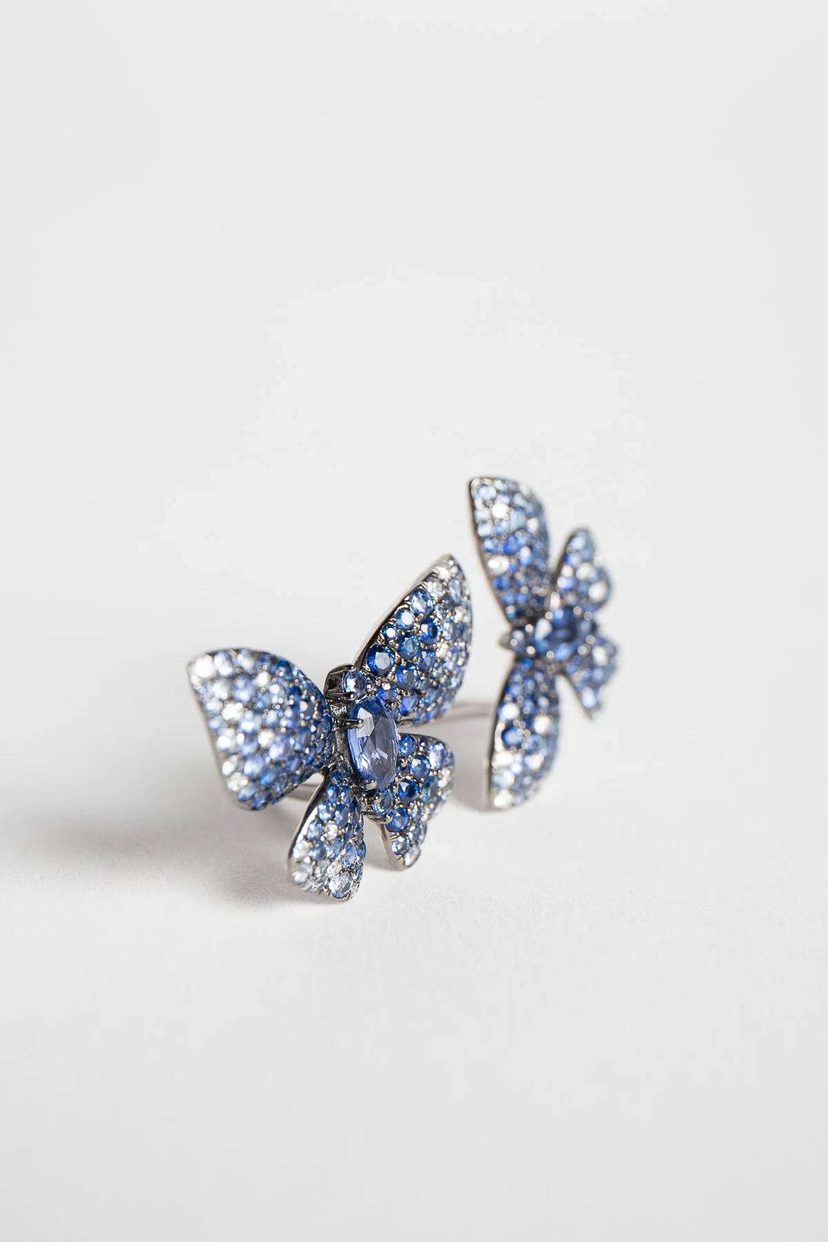 STEFERE | WHITE GOLD, DIAMOND, AND BLUE SAPPHIRE BUTTERFLY RING - Image 3