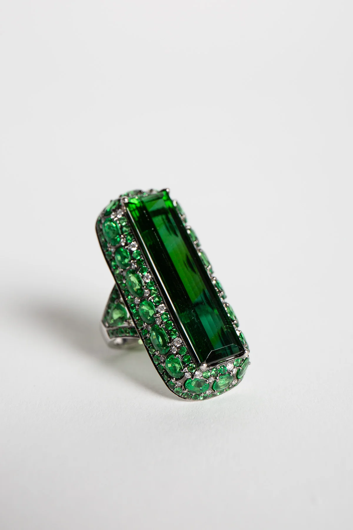 STEFERE | WHITE GOLD, DIAMOND, TOURMALINE, & GREEN GARNET RING - Image 3