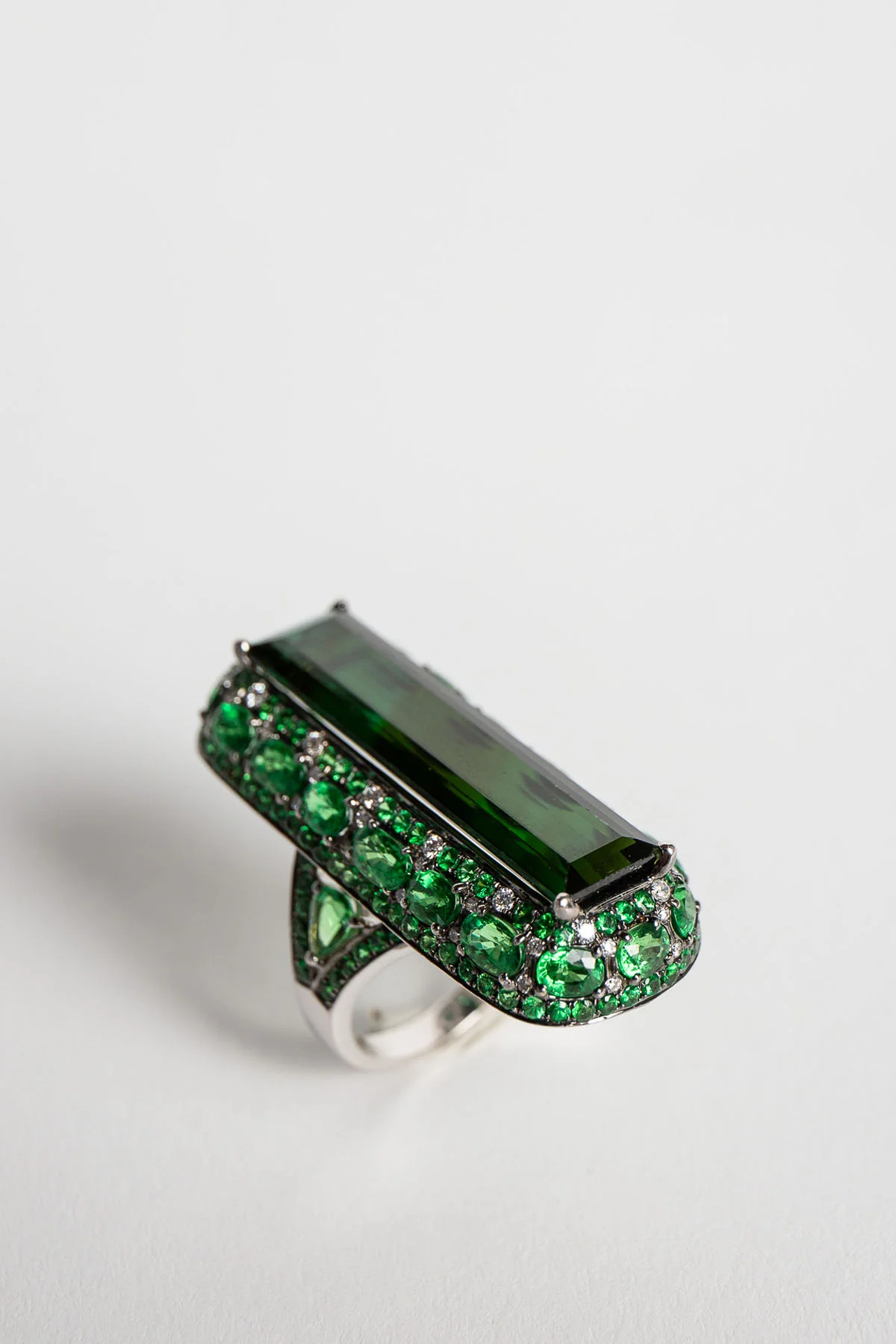STEFERE | WHITE GOLD, DIAMOND, TOURMALINE, & GREEN GARNET RING - Image 5