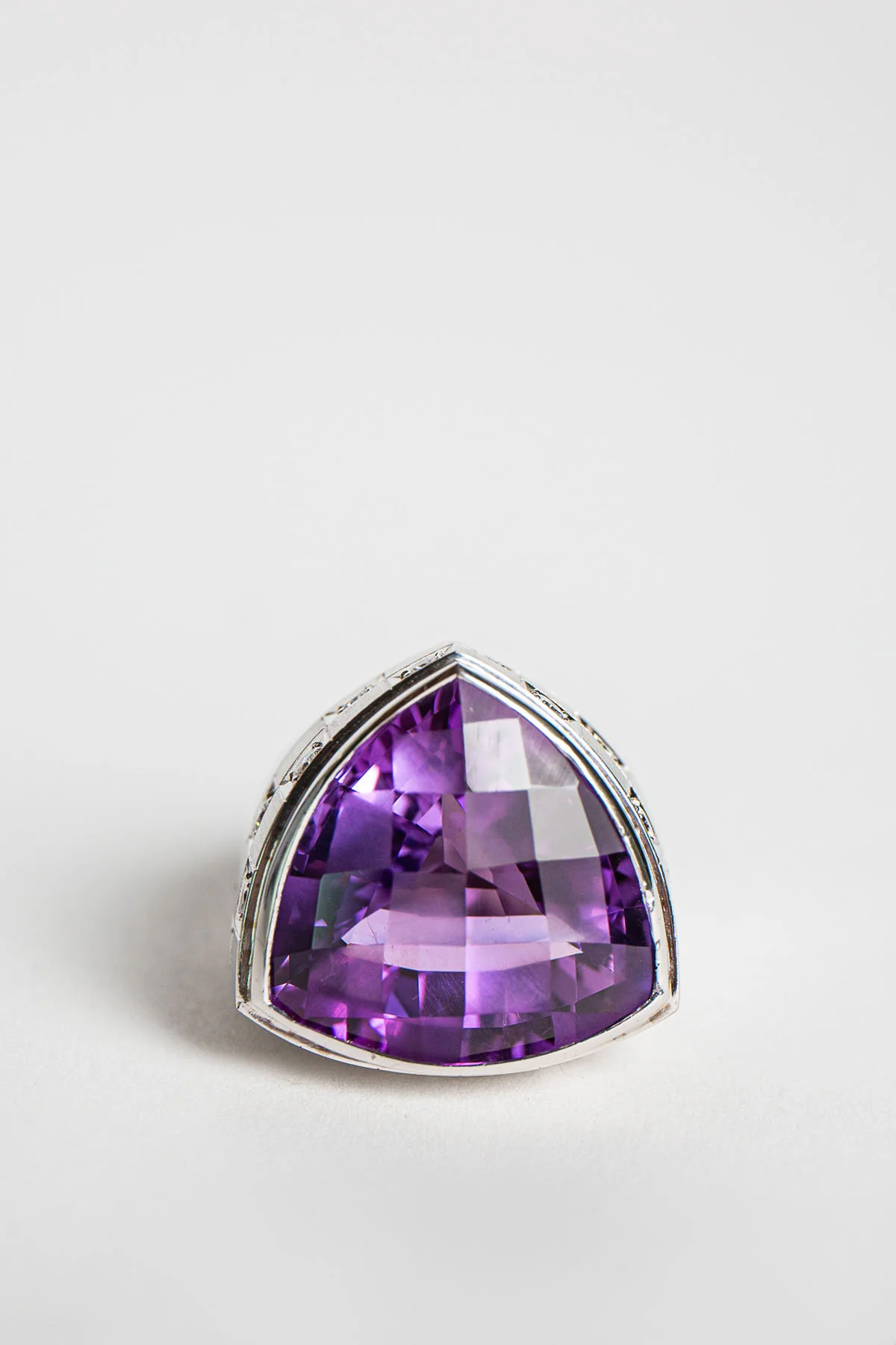 STEPHEN WEBSTER | 18K WHITE GOLD CHECKERBOARD AMETHYST RING - Image 2