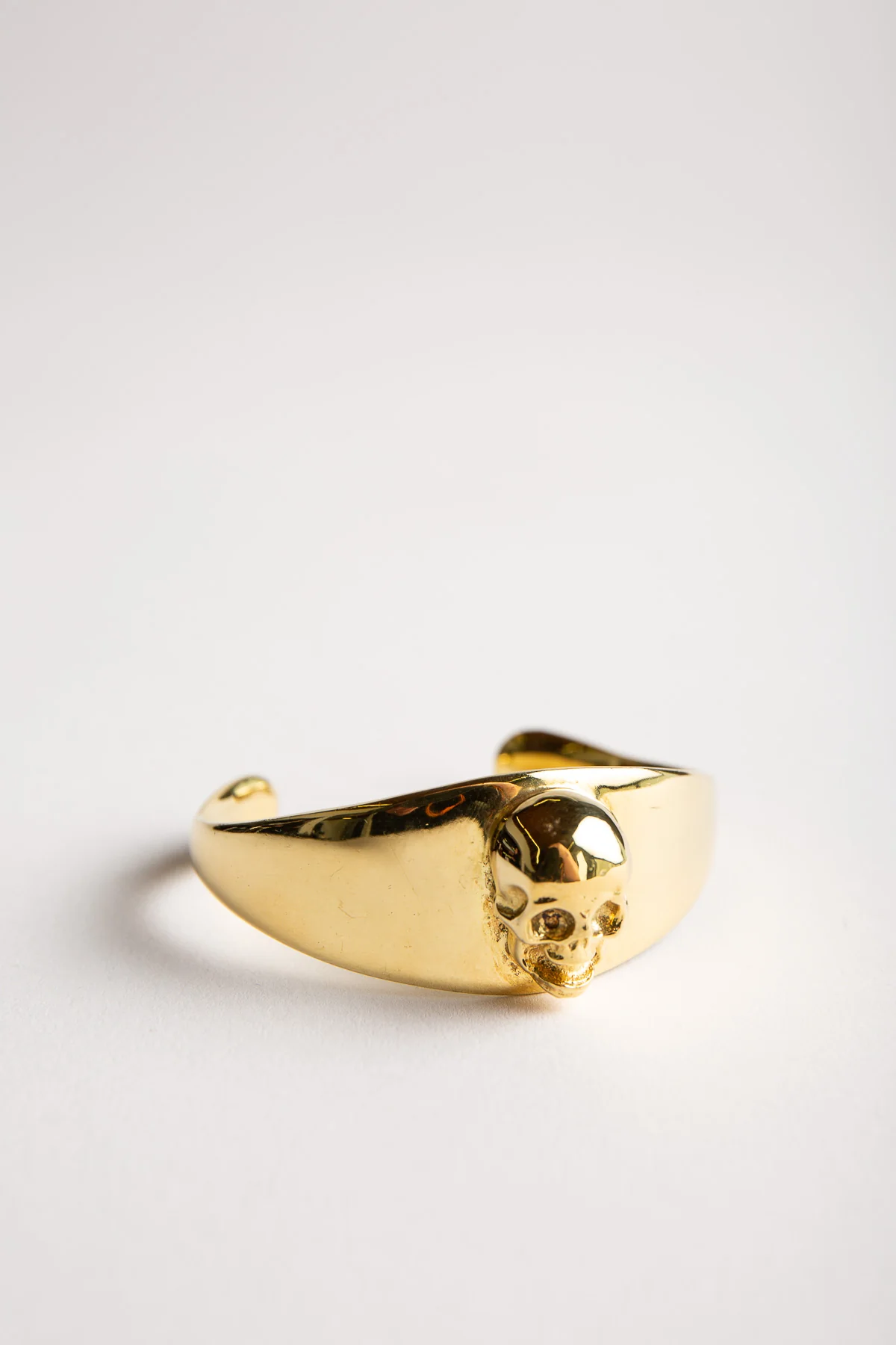 TOM BINNS | SMALL GOLD SKULL CUFF