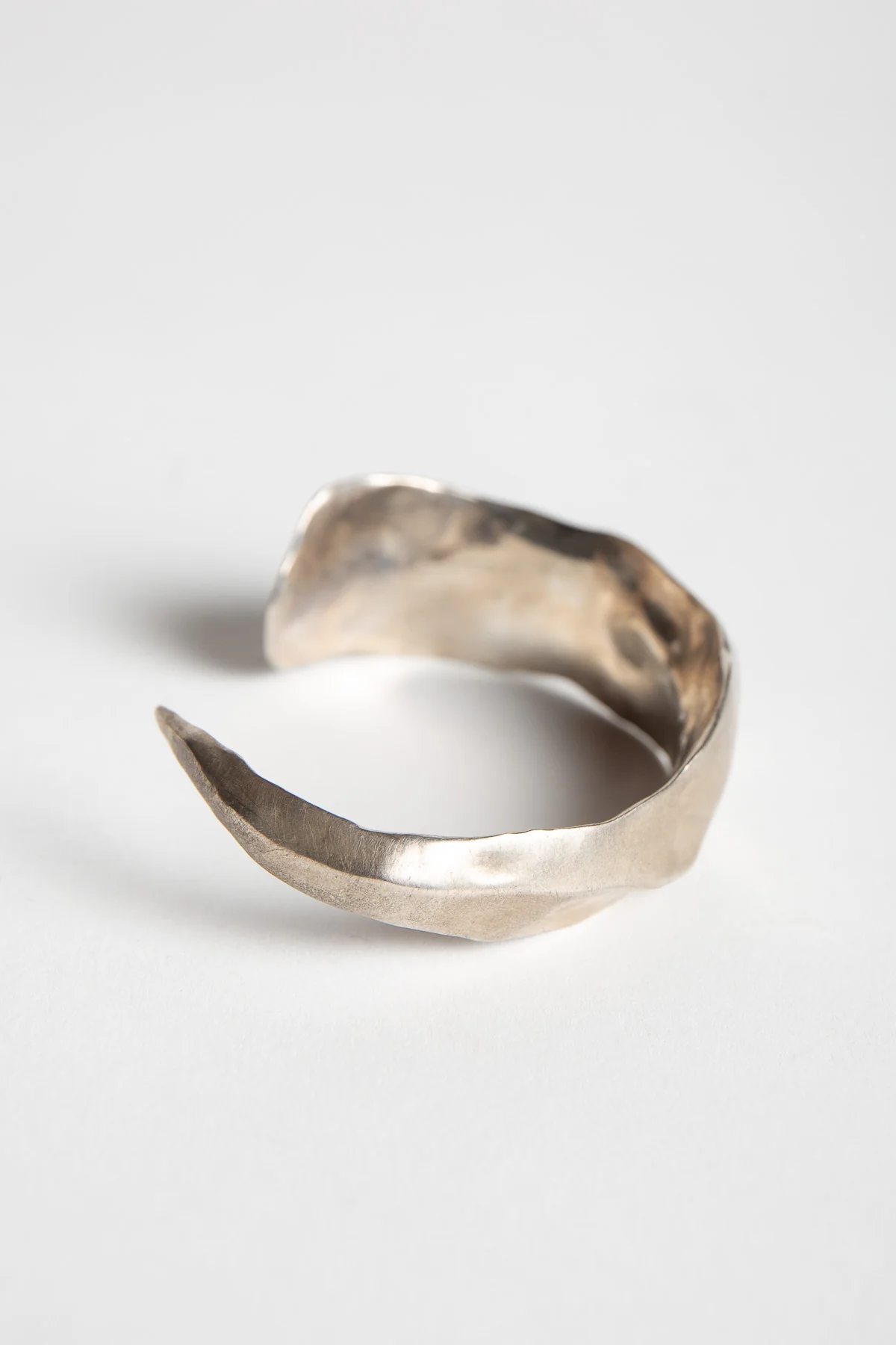 VAGUJHELYI | HORN CUFF SATIN BRACELET - Image 2