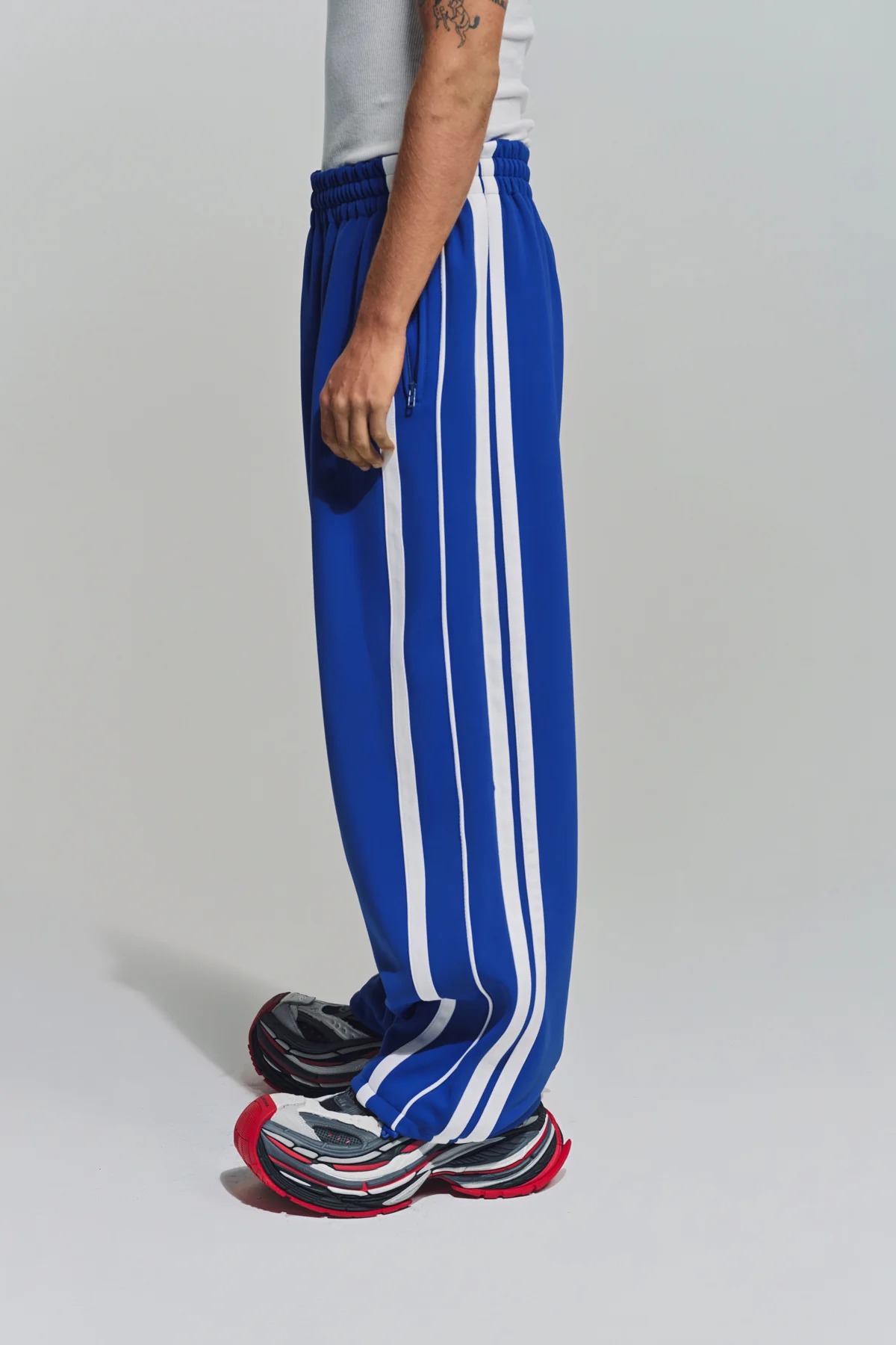 VETEMENTS | OVAL LOGO GYM PANTS - Image 3