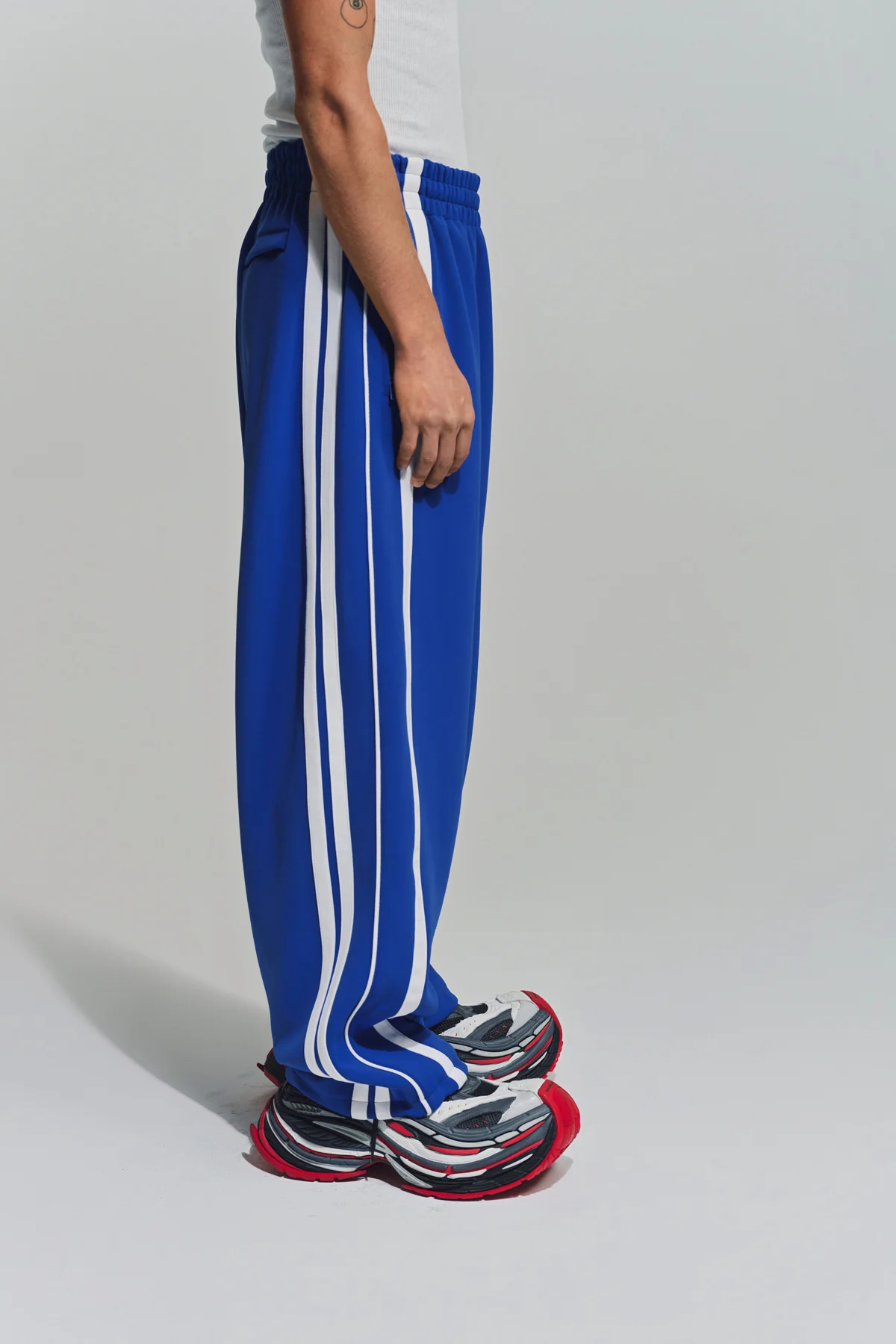 VETEMENTS | OVAL LOGO GYM PANTS - Image 5