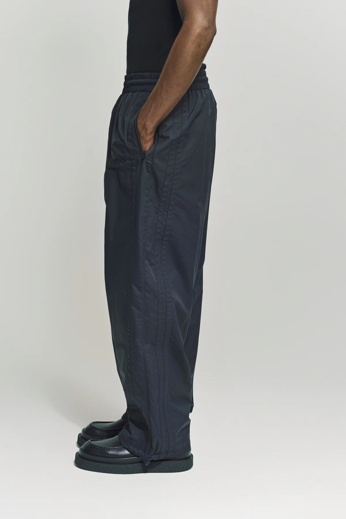 VETEMENTS | OVAL LOGO TRACKPANTS - Image 3