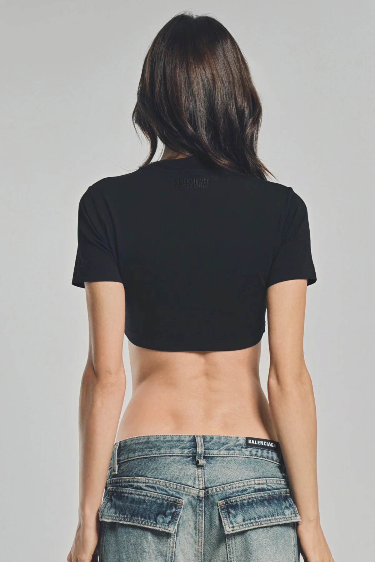 VETEMENTS | TRASH EMBROIDERED FITTED CROP TEE - Image 4
