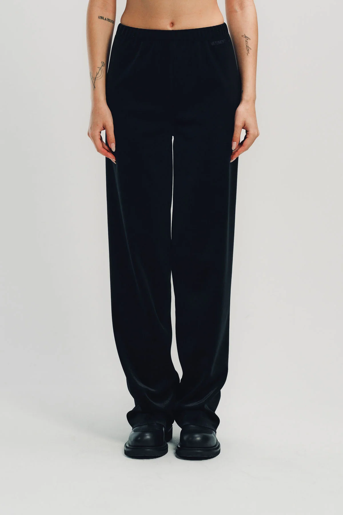 VETEMENTS | VELVET FITTED PANTS - Image 2