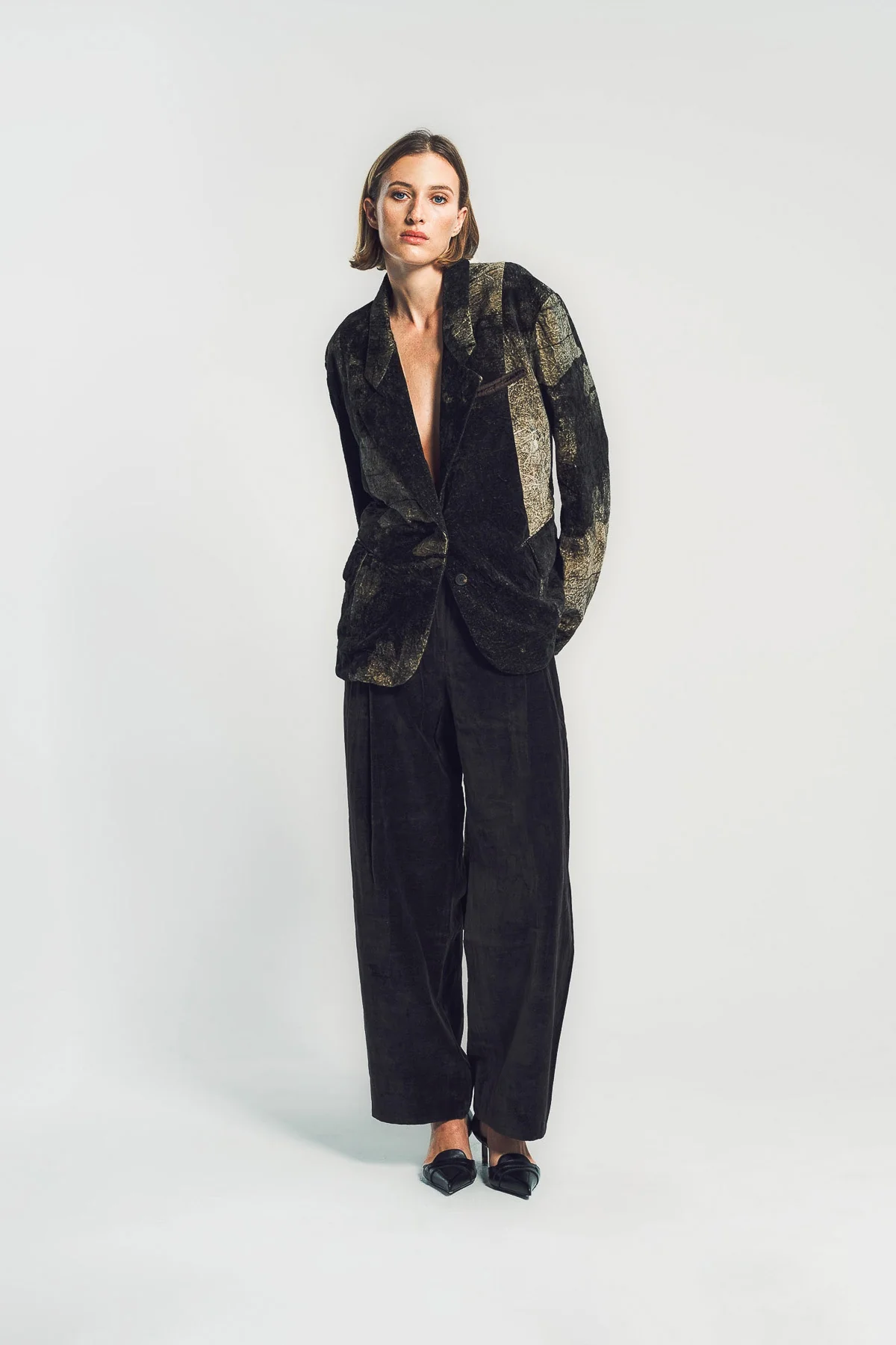 ZIGGY CHEN | CROP 2-BUTTON BLAZER