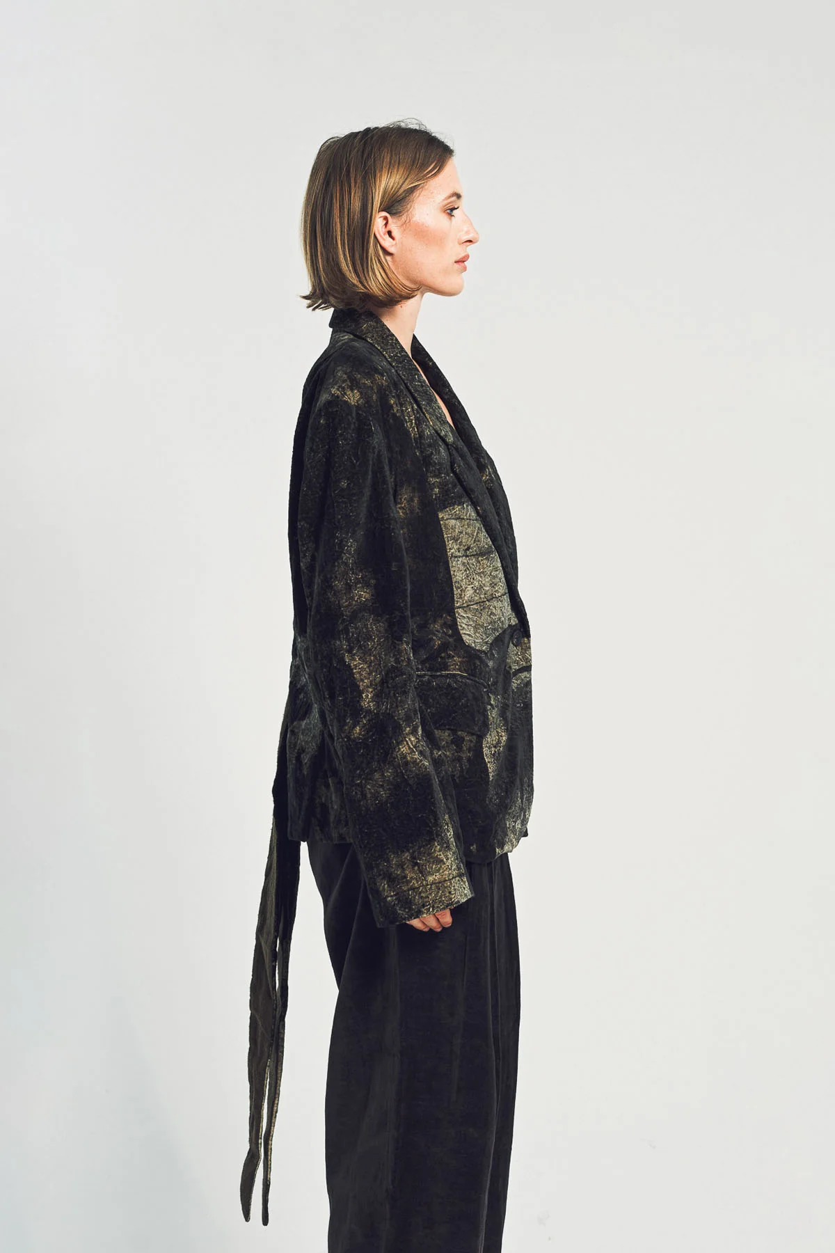 ZIGGY CHEN | CROP 2-BUTTON BLAZER - Image 3